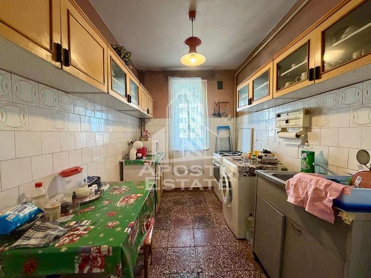 Apartament cu 2 camere semidecomandat, mobilat în Circumvalațiunii