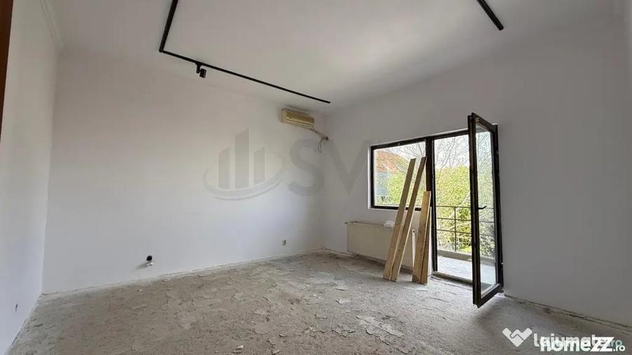 Casă cu 7 camere cu Teren 303 Mp în Domenii