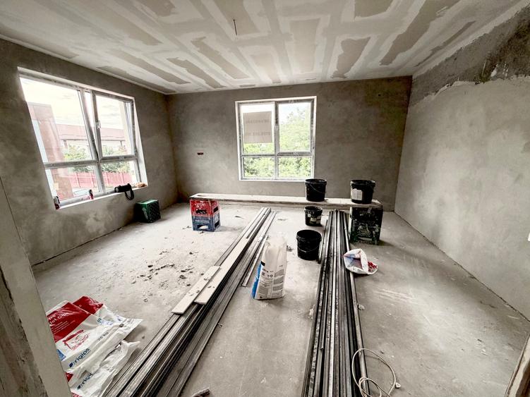 Duplex cu 5 camere cu Canalizare în Sud