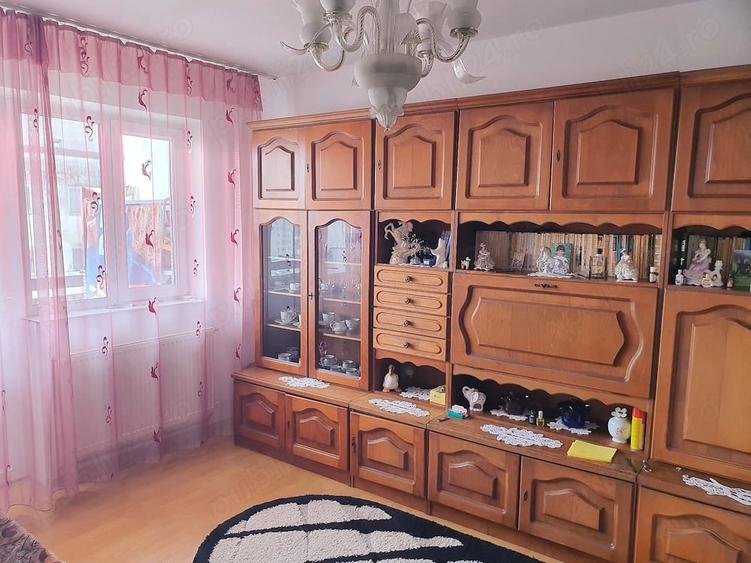 Apartament cu 3 camere decomandat în Ostroveni