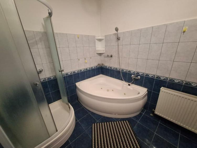 Apartament cu 3 camere semidecomandat în Vest