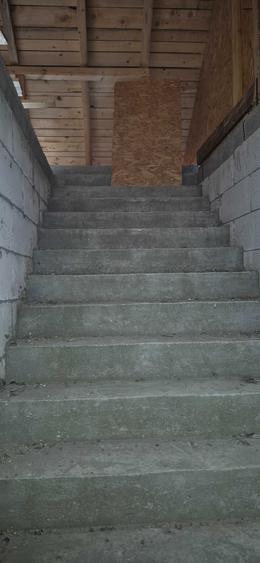Casă cu 4 camere în Comana