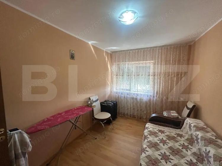Apartament cu 3 camere decomandat în Micro 11