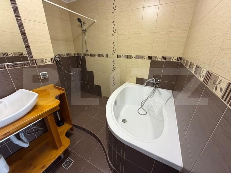 Apartament cu 4 camere semidecomandat în Florești