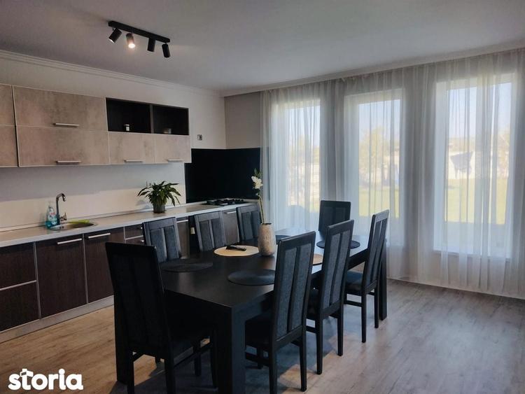 Casă cu 7 camere cu Teren 1025 Mp în Central
