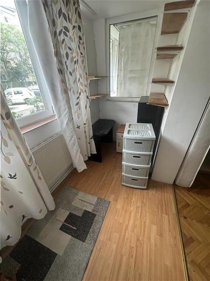 Apartament cu 4 camere decomandat în Lipovei