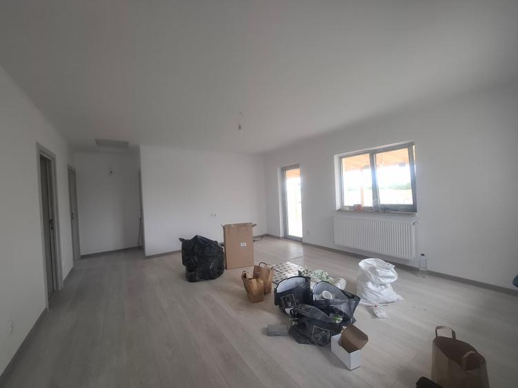 Casă individuală cu 3 camere cu Teren 300 Mp în Clinceni