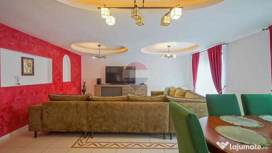 Casă cu 7 camere cu Teren 300 Mp în Central
