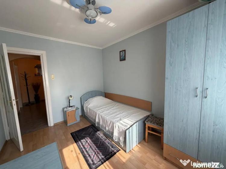Apartament cu 4 camere decomandat în Central