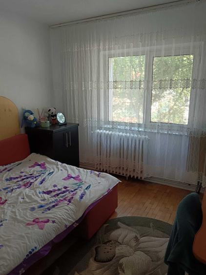 Apartament cu 3 camere decomandat în Păcurari