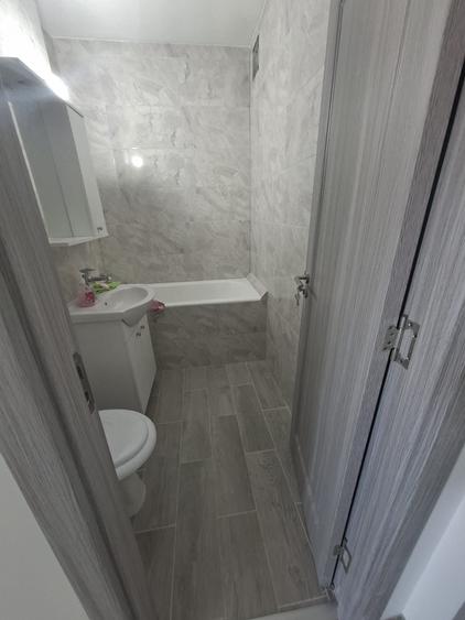 Apartament cu 3 camere semidecomandat în Obor