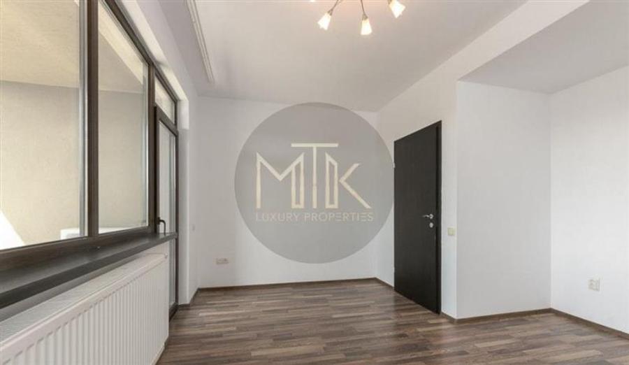 Duplex cu 4 camere cu Piscina în Aviației