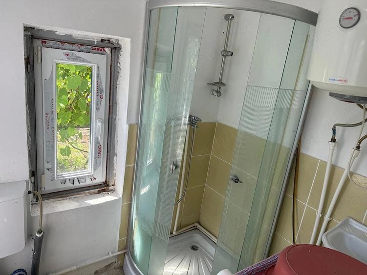 Casă cu 4 camere cu Teren 1900 Mp în Telești