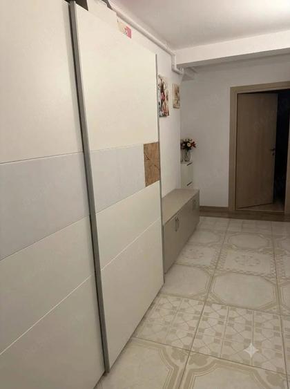 Apartament cu 3 camere semidecomandat în Giulești
