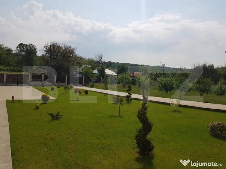 Casă cu 7 camere cu Teren 3173 Mp în Central