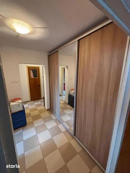 Apartament cu 3 camere semidecomandat în Pantelimon