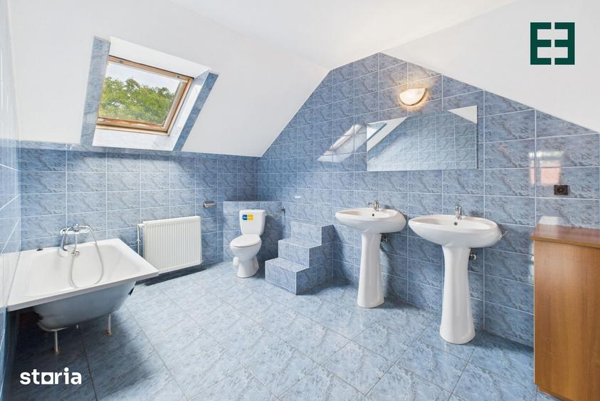 Casă cu 8 camere cu Teren 1080 Mp în Bujac