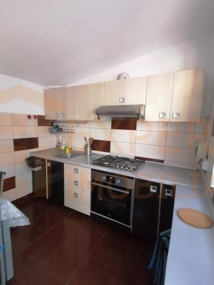 Casă individuală cu 6 camere cu Canalizare în Oituz