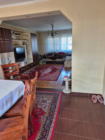 Casă cu 4 camere în Central