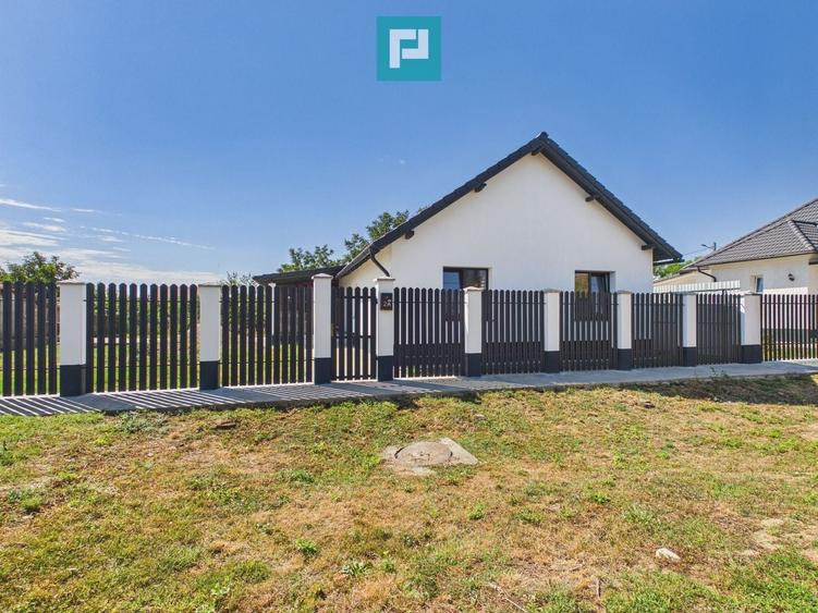 Casă individuală cu 4 camere cu Canalizare în Șimand