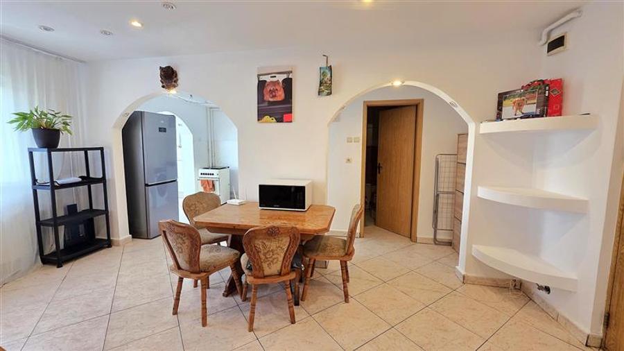 Apartament cu 2 camere decomandat în Triaj
