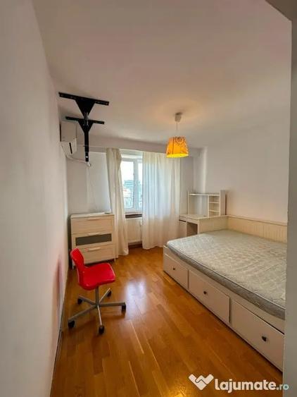 Apartament cu 3 camere decomandat în Tineretului