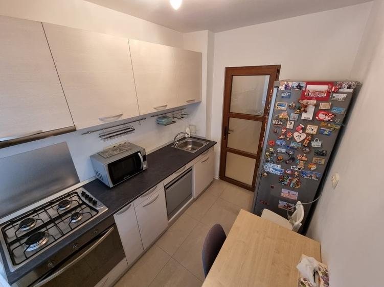 Apartament cu 3 camere decomandat, mobilat în Lujerului