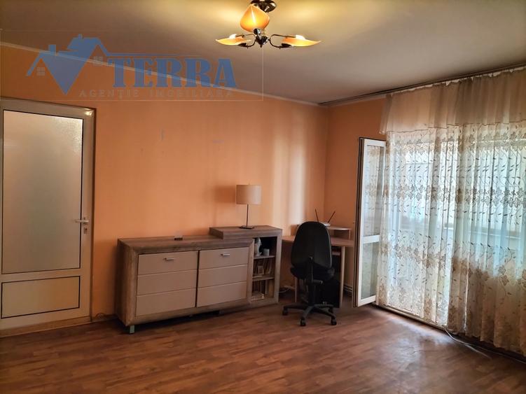 Apartament cu 2 camere semidecomandat, mobilat în Mioveni