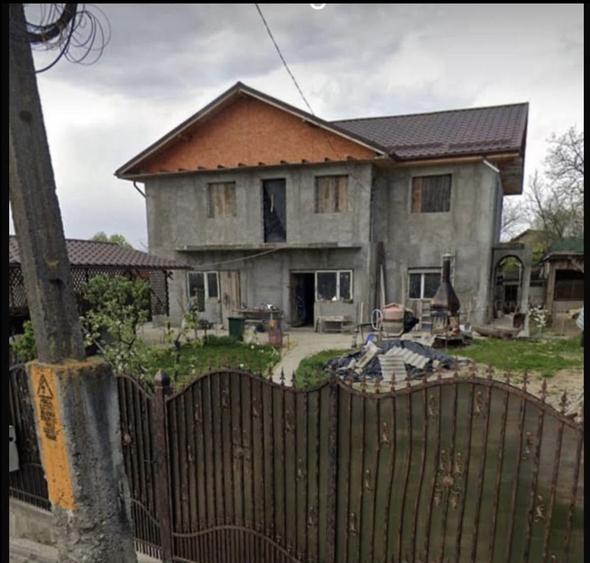 Casă cu 6 camere cu Teren 564 Mp în Central