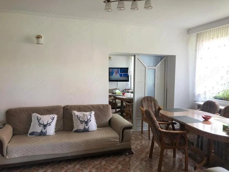 Casă cu 7 camere cu Teren 1100 Mp în Soarelui