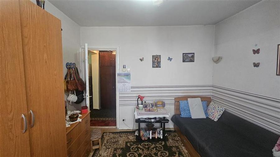Apartament cu 3 camere decomandat în Berceni
