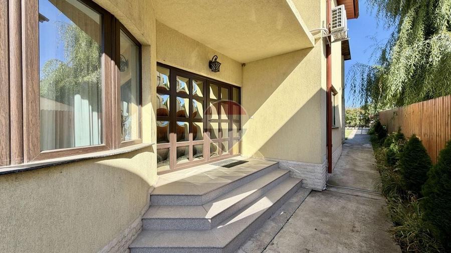 Casă individuală cu 4 camere cu Teren 1000 Mp în Periferie