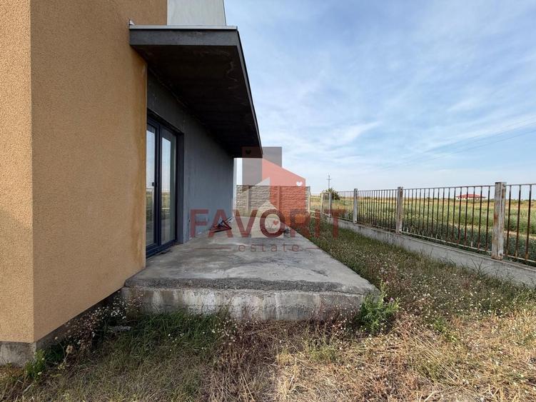 Casă cu 3 camere cu Canalizare în Sânandrei