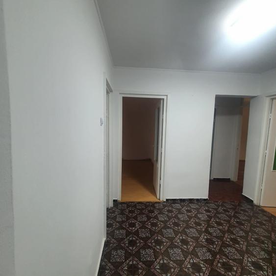 Apartament cu 3 camere decomandat în Tătărași