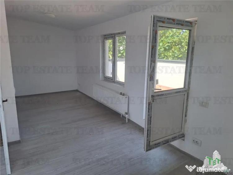 Casă cu 7 camere cu Teren 170 Mp în Tei
