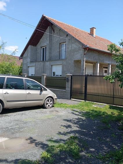 Casă cu 3 camere în Central