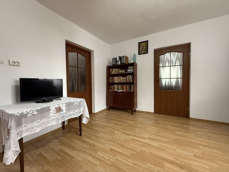 Casă cu 4 camere în Tătărani