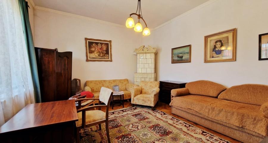 Apartament cu 5 camere semidecomandat în Dacia