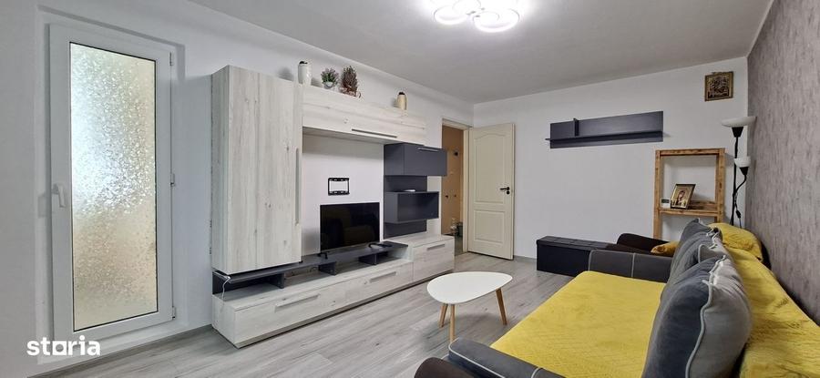 Apartament cu 3 camere decomandat în Micro 17