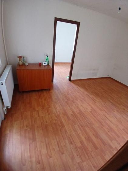 Apartament cu 2 camere semidecomandat în Inel II