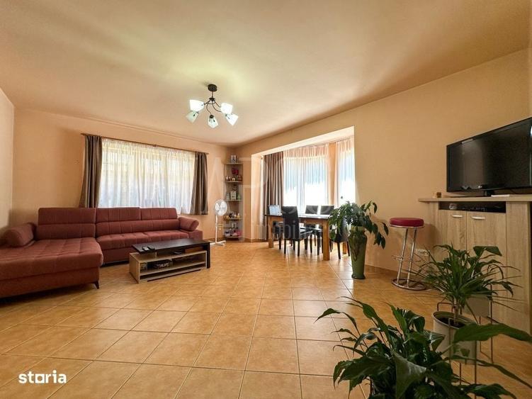 Casă cu 4 camere în Bună Ziua