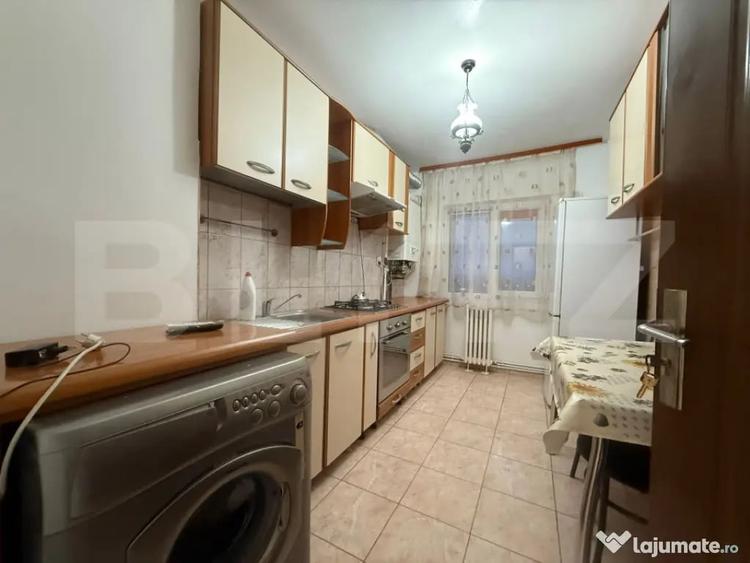 Apartament cu 3 camere decomandat în Cetate