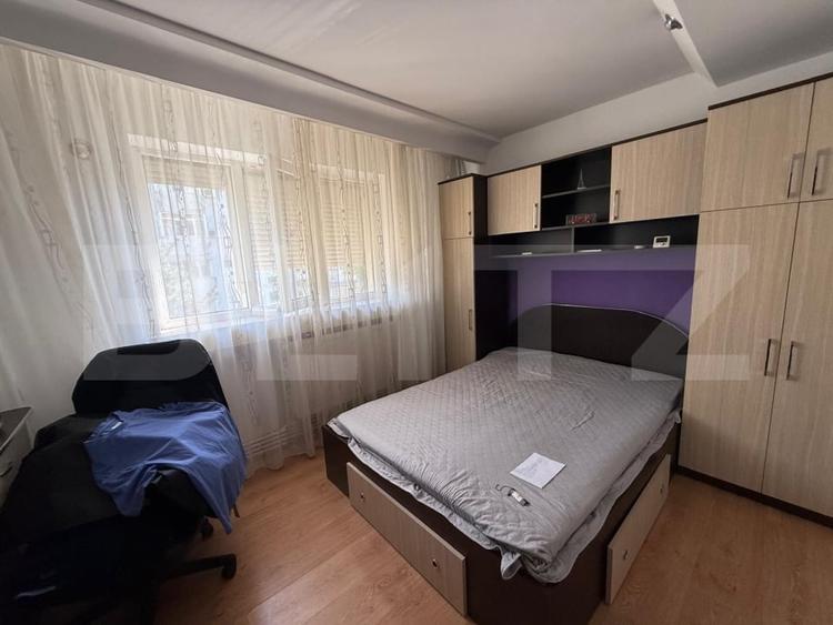 Apartament cu 2 camere semidecomandat, mobilat în Craiovița Nouă