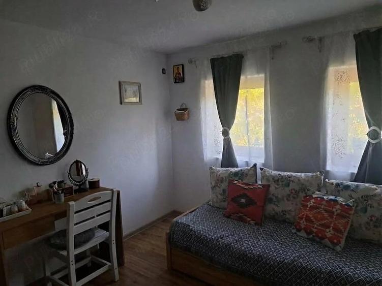 Casă cu 2 camere cu Teren 900 Mp în Preutești