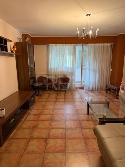 Apartament cu 3 camere decomandat, mobilat în Nerva Traian