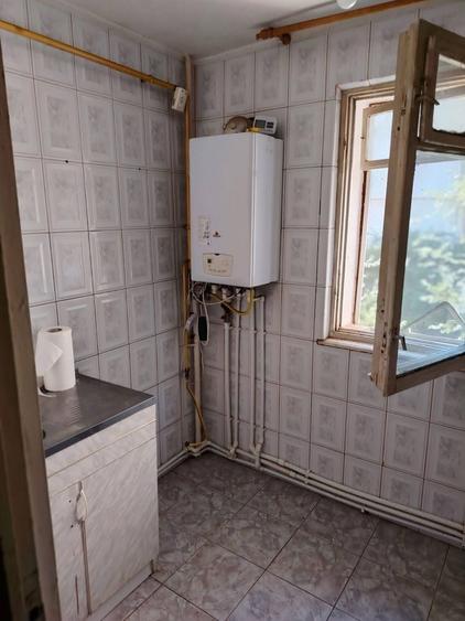 Apartament cu 3 camere semidecomandat în Micro 38
