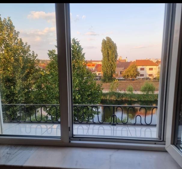 Garsonieră decomandată în Central