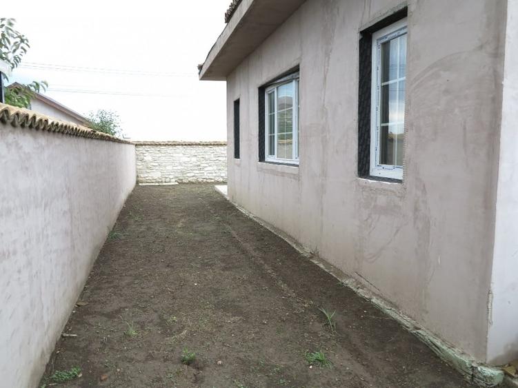 Casă individuală cu 3 camere cu Canalizare în Central