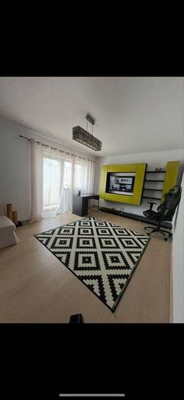 Apartament cu 3 camere decomandat în Casa de Cultură