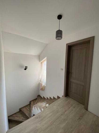 Casă cu 4 camere în Vladimirescu
